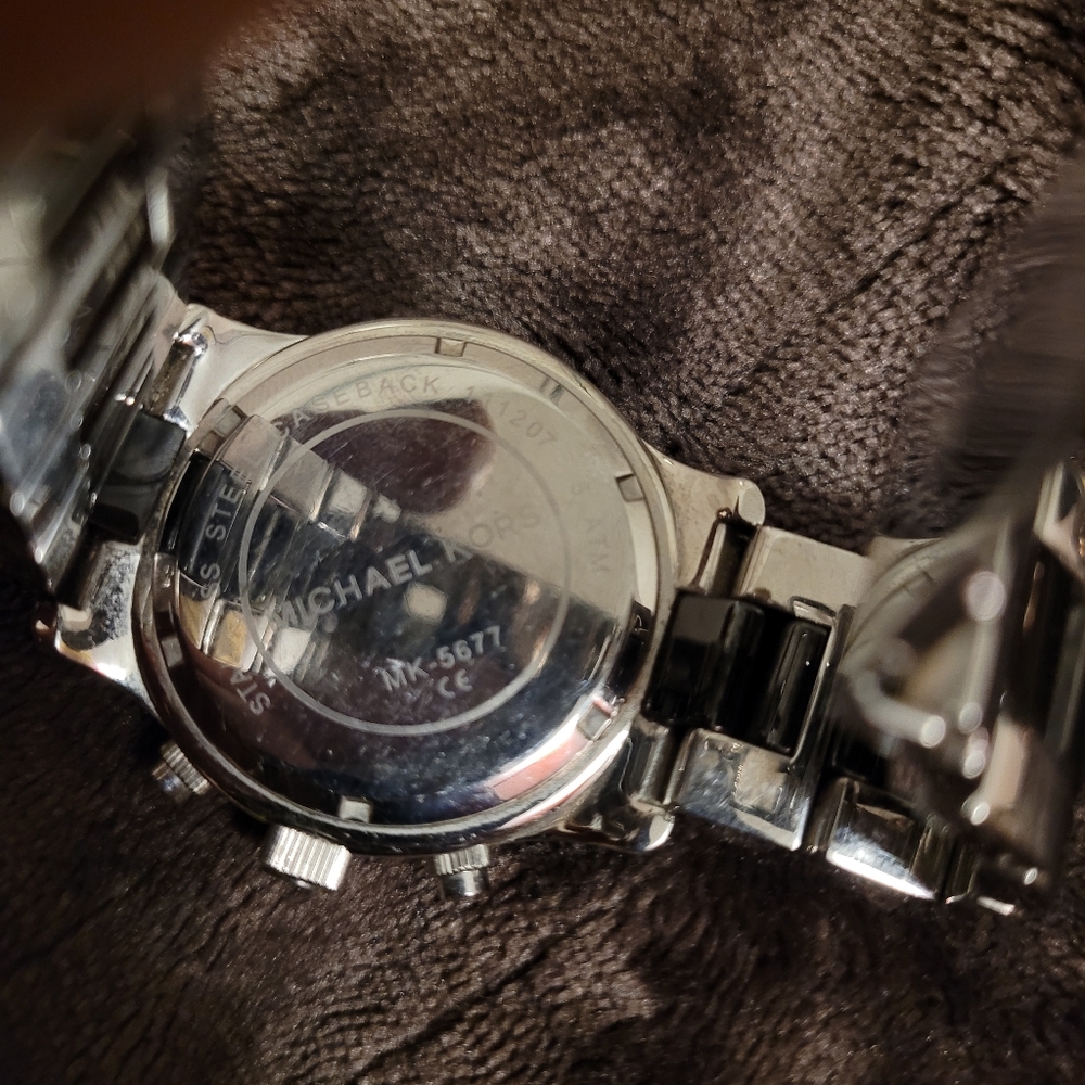 Michael Kors MK 5677 Watch Silver Black - Picture 2 of 5